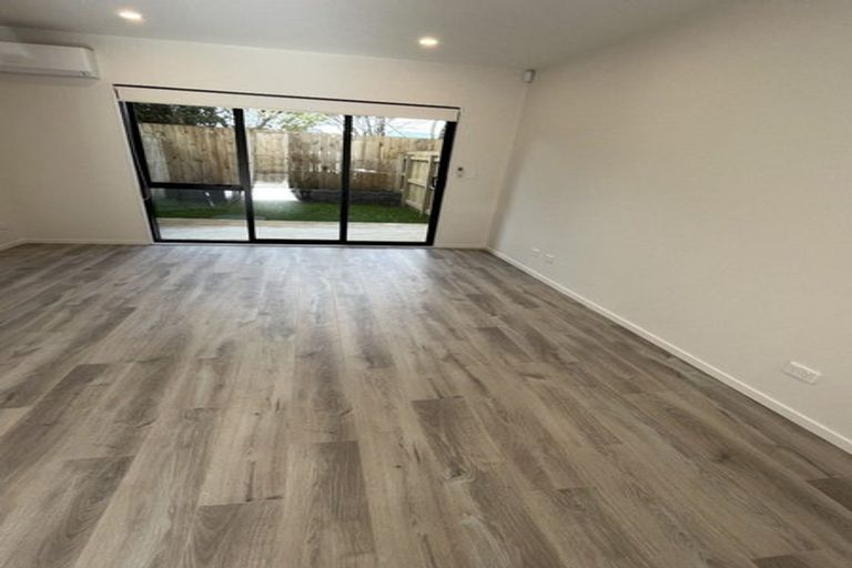 Photo of property in 7/241 Don Buck Road, Massey, Auckland, 0614