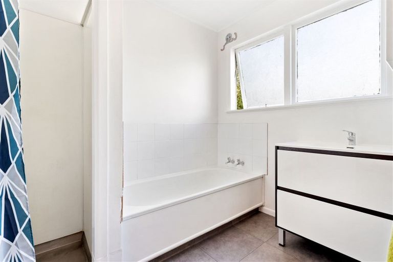 Photo of property in 37 Cyclarama Crescent, Massey, Auckland, 0614