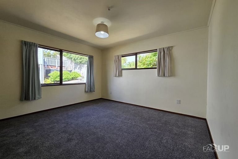 Photo of property in 2/4 Louise Place, Browns Bay, Auckland, 0630