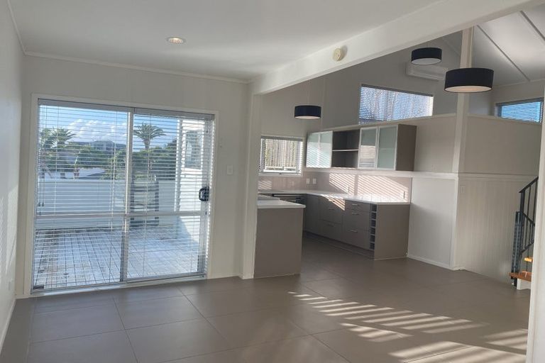 Photo of property in 43a Marellen Drive, Red Beach, 0932