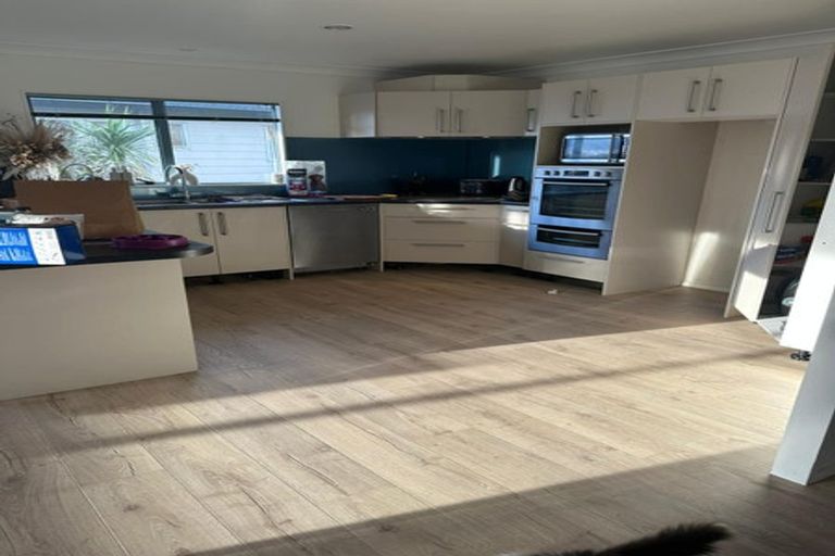 Photo of property in 2/840 Whangaparaoa Road, Manly, Whangaparaoa, 0930