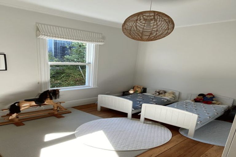 Photo of property in 26 West Road, Northland, Wellington, 6012