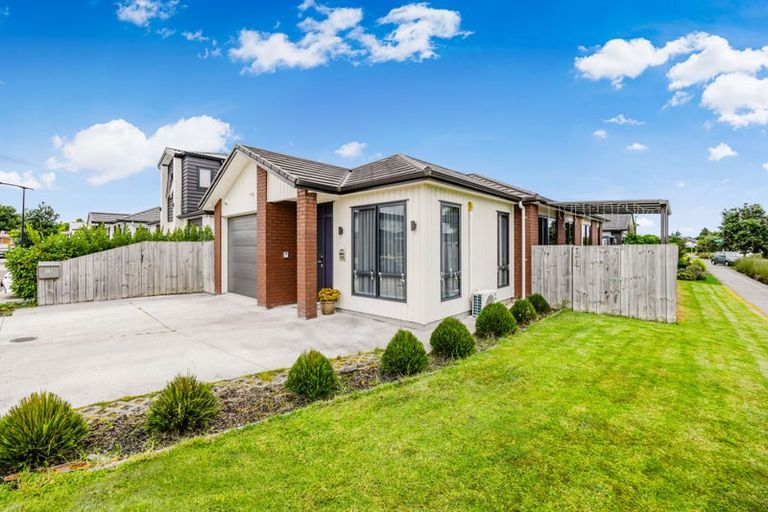Photo of property in 12 Millfield Lane, Papakura, 2110