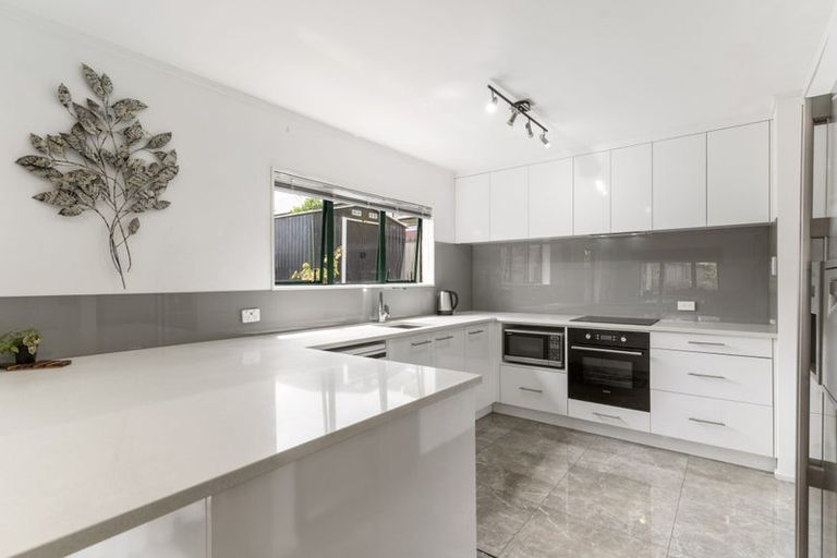 Photo of property in 2/9 Barcroft Place, Clendon Park, Auckland, 2103