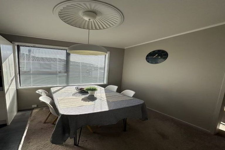 Photo of property in 10 Granville Drive, Massey, Auckland, 0614