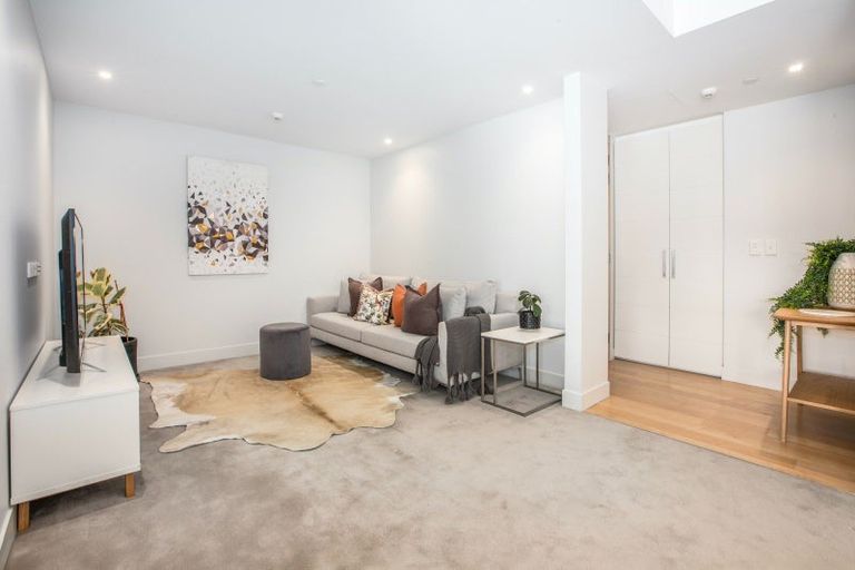 Photo of property in Clyde Quay Wharf, 7u1b Clyde Quay Wharf, Te Aro, Wellington, 6011