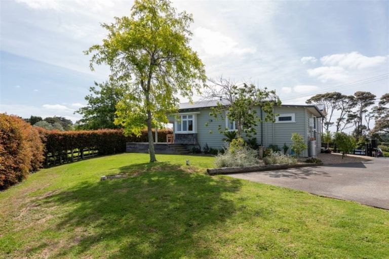 Photo of property in 17 Griggs Road, Whitford, Howick, 2571