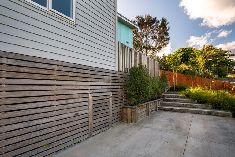 Photo of property in 15 Rosario Crescent, Red Beach, 0932