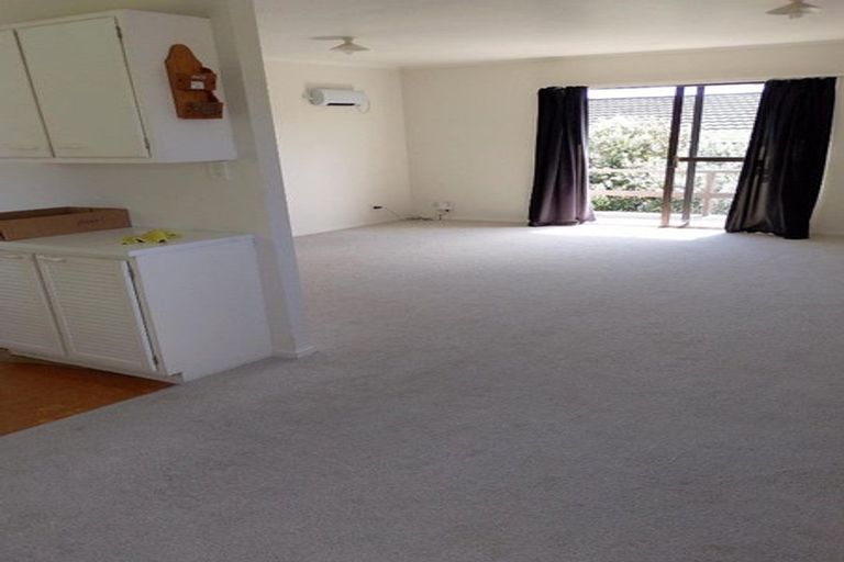 Photo of property in 2/8 Quiet Street, Te Atatu South, Auckland, 0610