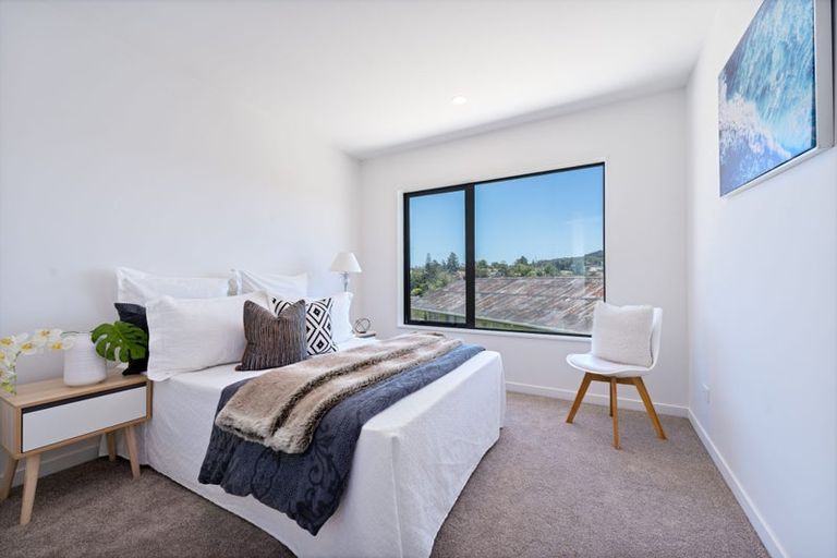 Photo of property in 21b Barron Drive, Green Bay, Auckland, 0604
