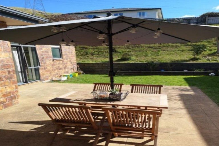 Photo of property in 77 Amesbury Drive, Churton Park, Wellington, 6037