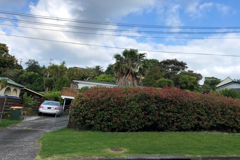 Photo of property in 17 Coroglen Avenue, Birkenhead, Auckland, 0626