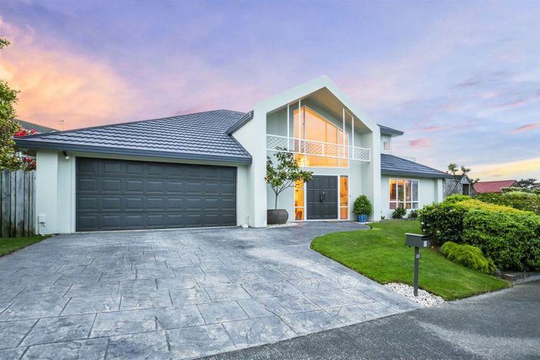 Photo of property in 9 Lanyon Place, Whitby, Porirua, 5024