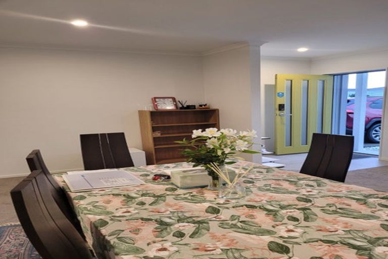 Photo of property in 16 Kutukutu Street, Takanini, 2112