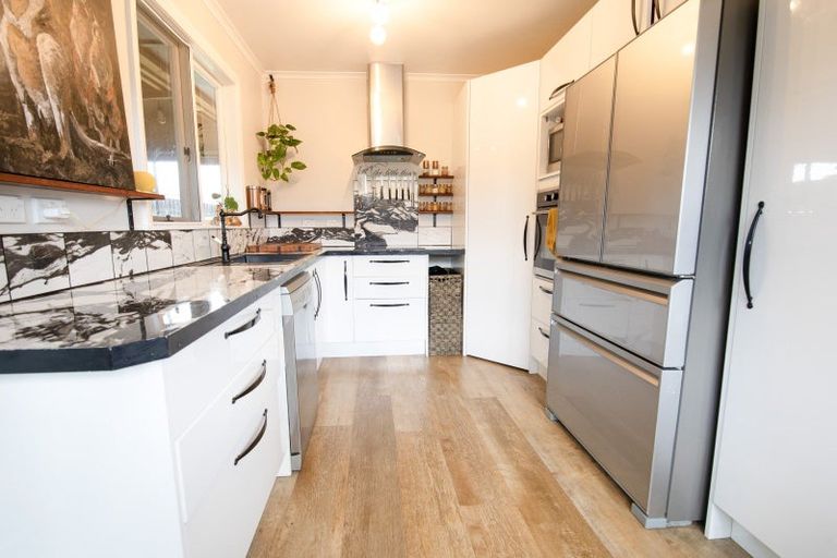 Photo of property in 15 Puketapu Road, Taradale, Napier, 4112