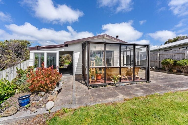 Photo of property in 63 Queens Road, Waikanae Beach, Waikanae, 5036