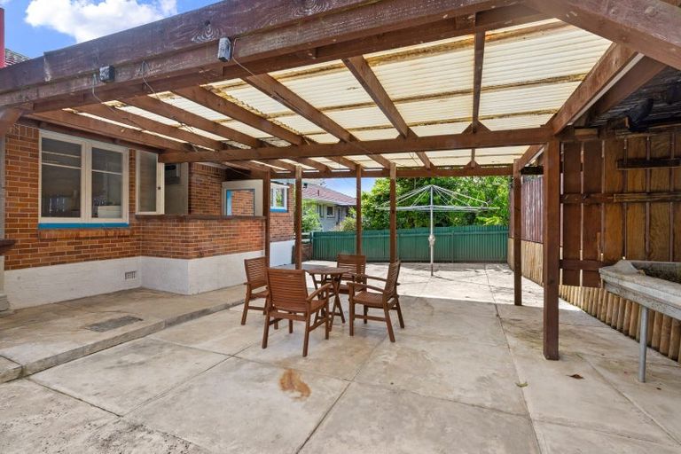 Photo of property in 38 Kohekohe Street, New Lynn, Auckland, 0600