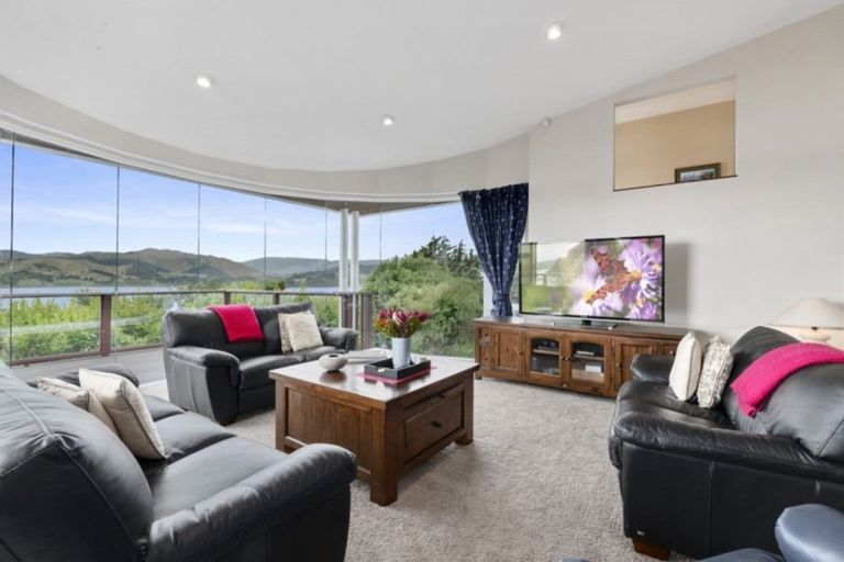 Photo of property in 28 Molyneux Close, Whitby, Porirua, 5024