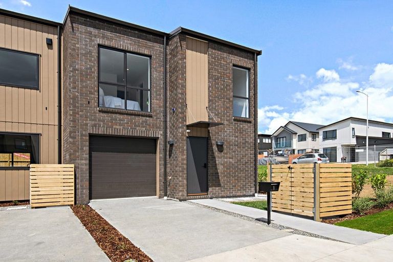 Photo of property in 529 Massey Road, Mangere, Auckland, 2022