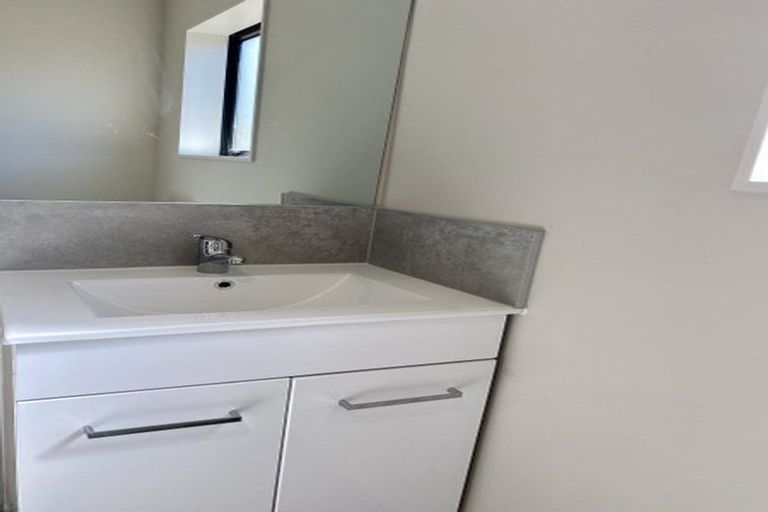 Photo of property in 51a Woodside Road, Massey, Auckland, 0614