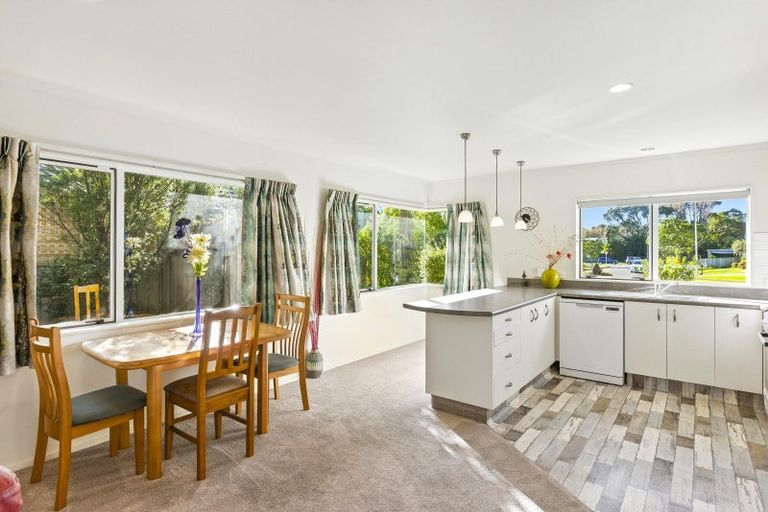 Photo of property in 27 Villa Grove, Paraparaumu, 5032