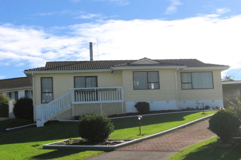 Photo of property in 3 Moxham Grove, Massey, Auckland, 0614