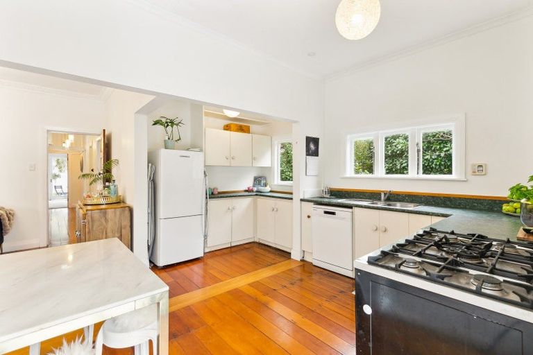 Photo of property in 159 Queens Drive, Lyall Bay, Wellington, 6022