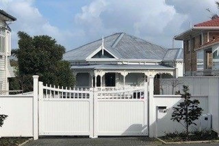 Photo of property in 113 Vauxhall Road, Narrow Neck, Auckland, 0624