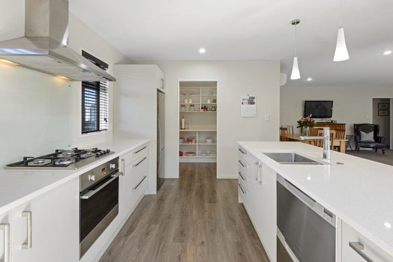 Photo of property in 14 Huntingdon Drive, Rangiora, 7400