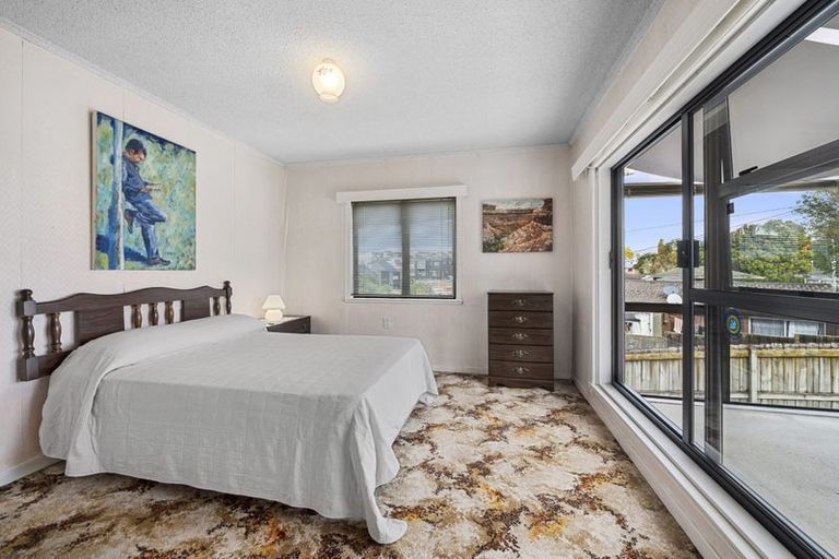 Photo of property in 1/3 Hall Road, Glenfield, Auckland, 0629