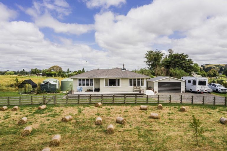 Photo of property in 18 Tiffen Lane, Waipawa, 4210