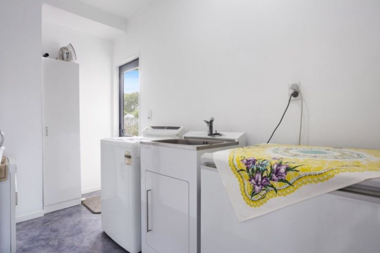 Photo of property in 12 Pohutukawa Drive, Athenree, Katikati, 3177