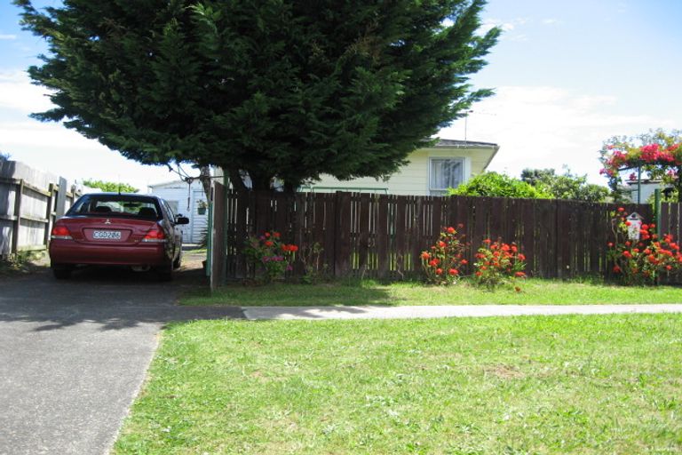 Photo of property in 33 Staverton Crescent, Mangere, Auckland, 2022