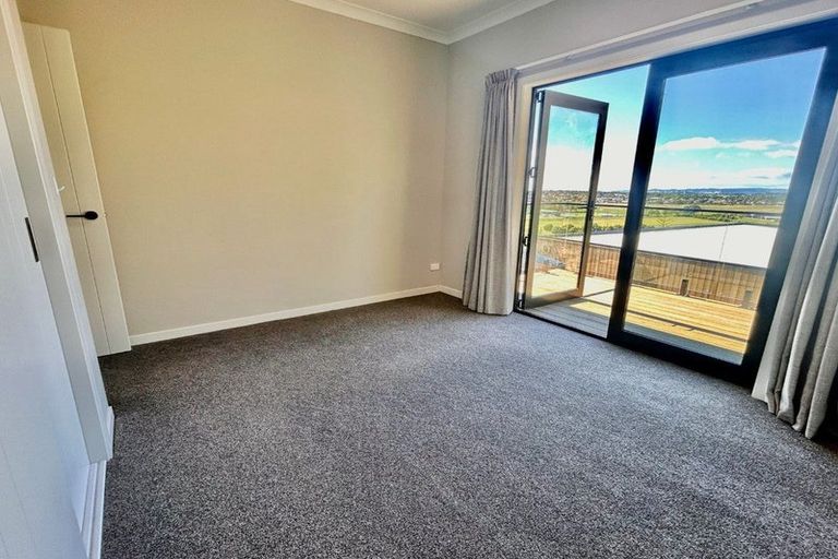 Photo of property in 93 Oak Road, Poraiti, Napier, 4112