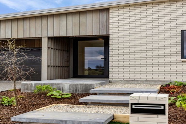 Photo of property in 16 Lumino Terrace, Peacocke, 3206