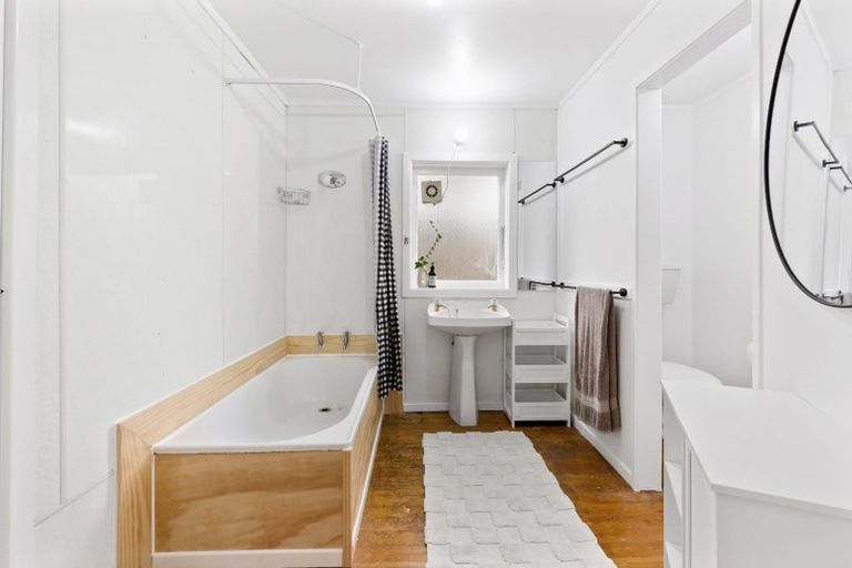 Photo of property in 1/50 Royal Road, Massey, Auckland, 0614