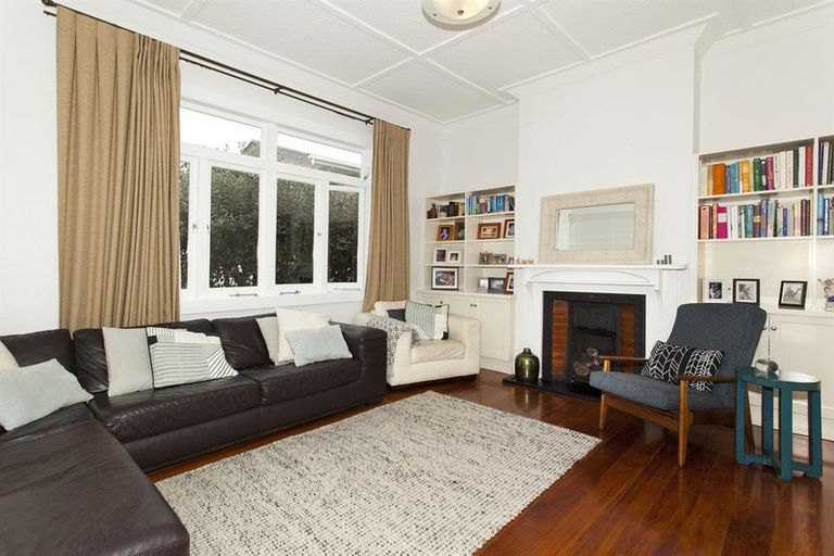 Photo of property in 12 Hastings Parade, Devonport, Auckland, 0624