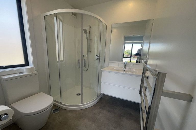 Photo of property in 1/504 Don Buck Road, Massey, Auckland, 0614