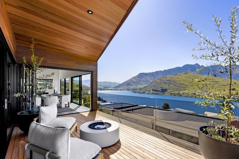 Photo of property in 1a Olivers Place, Queenstown, 9300