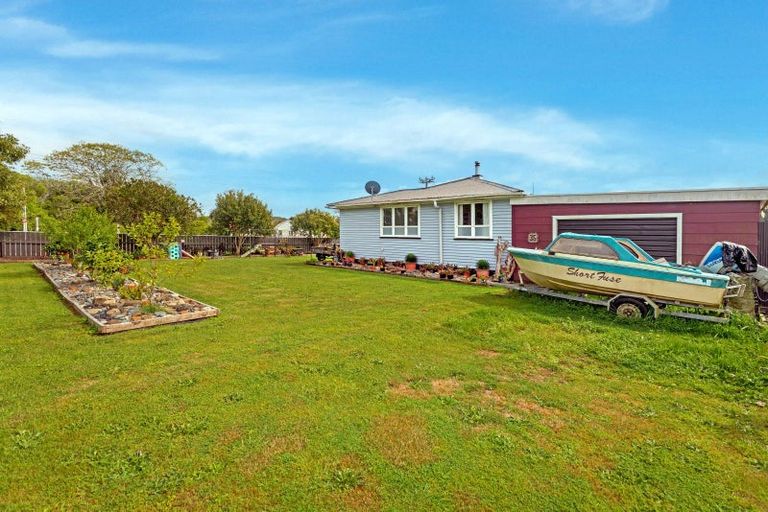 Photo of property in 35 Monkhouse Street, Tolaga Bay, 4077