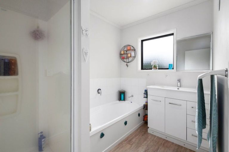 Photo of property in 28 Woodcroft Way, Pukekohe, 2120