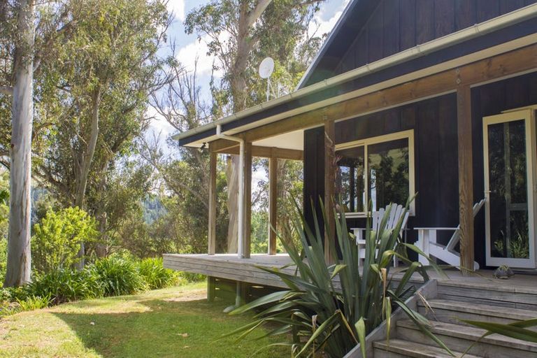 Photo of property in 211 Rochfort Road, Kahuranaki, Havelock North, 4295