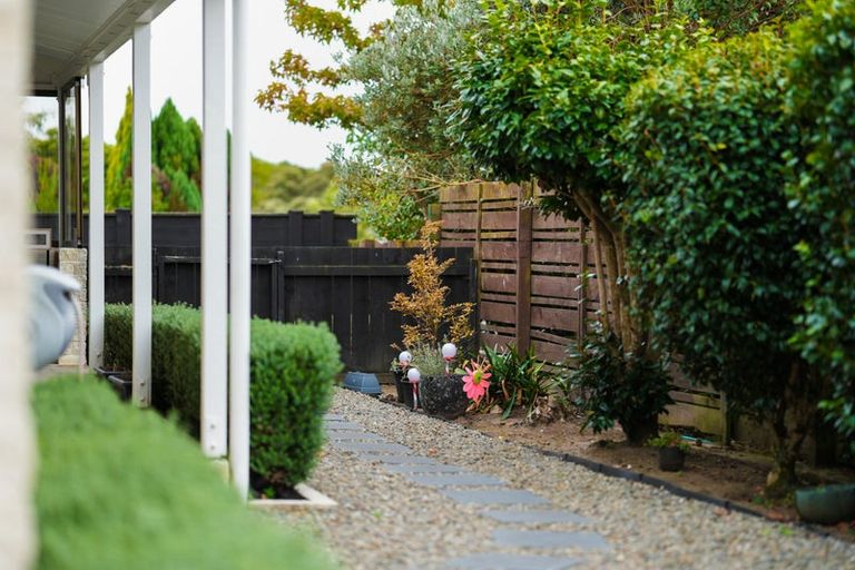 Photo of property in 34a Rewarewa Crescent, Waikanae, 5036