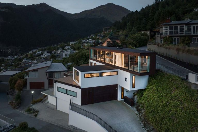 Photo of property in 32 Edinburgh Drive, Queenstown, 9300