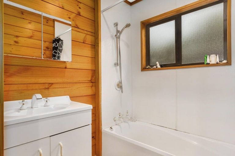 Photo of property in 27 Sailmaker Close, Whitby, Porirua, 5024