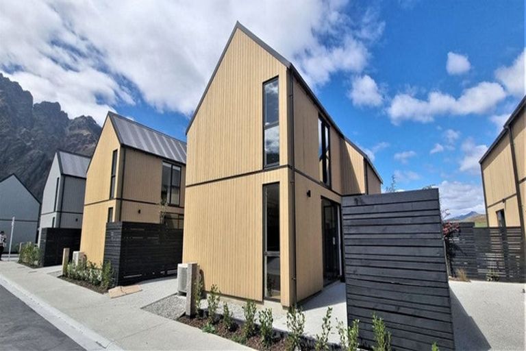Photo of property in 10 Boulder Lane, Jacks Point, 9371