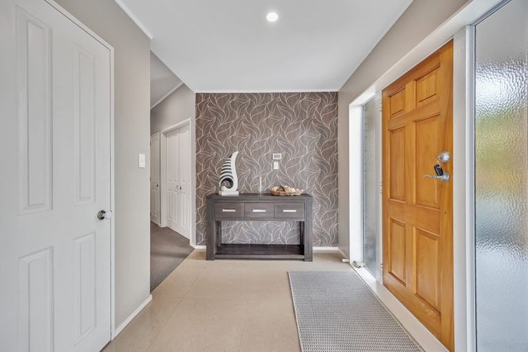 Photo of property in 6 Hanly Close, West Harbour, Auckland, 0618