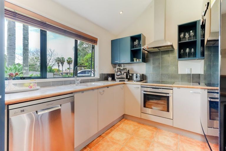 Photo of property in 76 Lothian Brae, Wattle Downs, Auckland, 2103