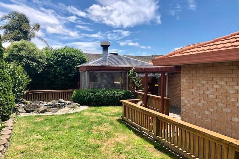 Photo of property in 3 Newinn Crescent, East Tamaki Heights, Auckland, 2016