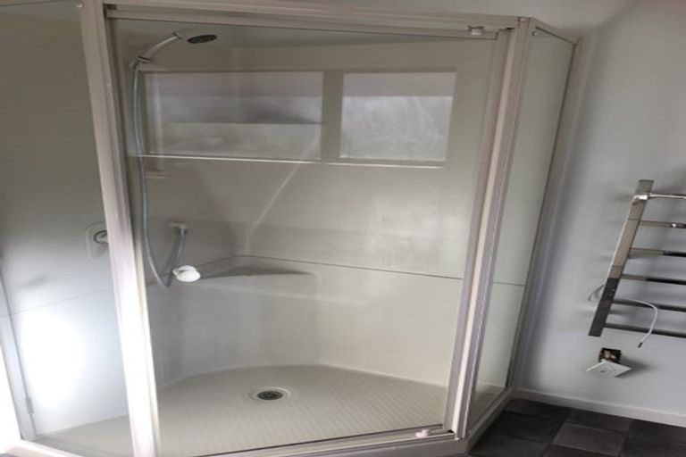 Photo of property in 2 Kowhai Grove, Waikanae, 5036